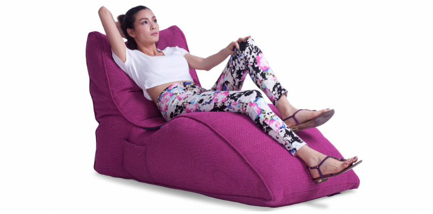 WOMAN LYING ON AN AMBIENT LOUNGE AVATAR LOUNGER