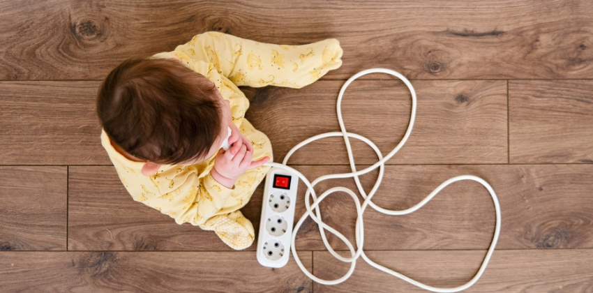 Kid playing with cord